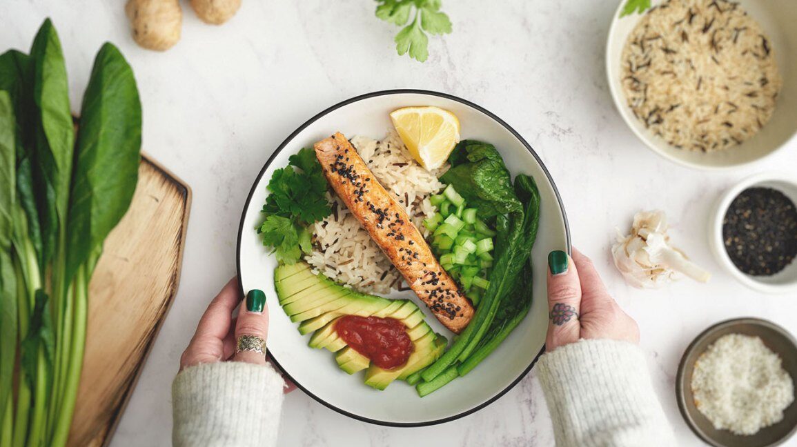 9483-salmon_avocado_whole_grain_healthy-1296x728-header-2181164