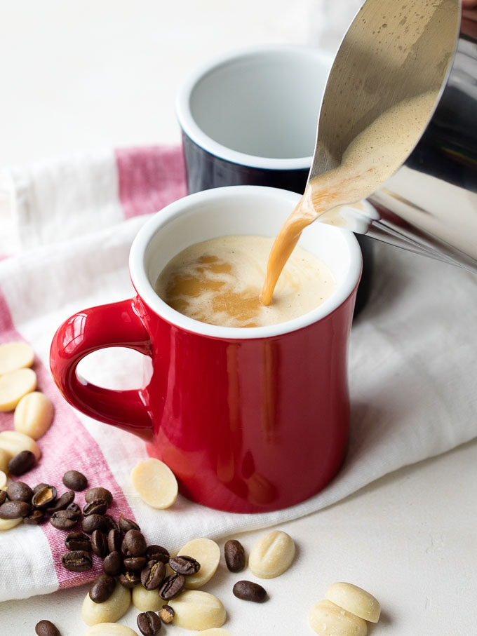 homemade-bulletproof-coffee-coconut-oil-3011064