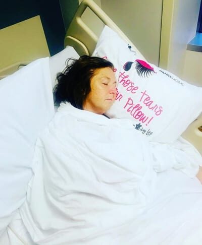 abby-lee-miller-sleeps-in-the-hospital-6236000