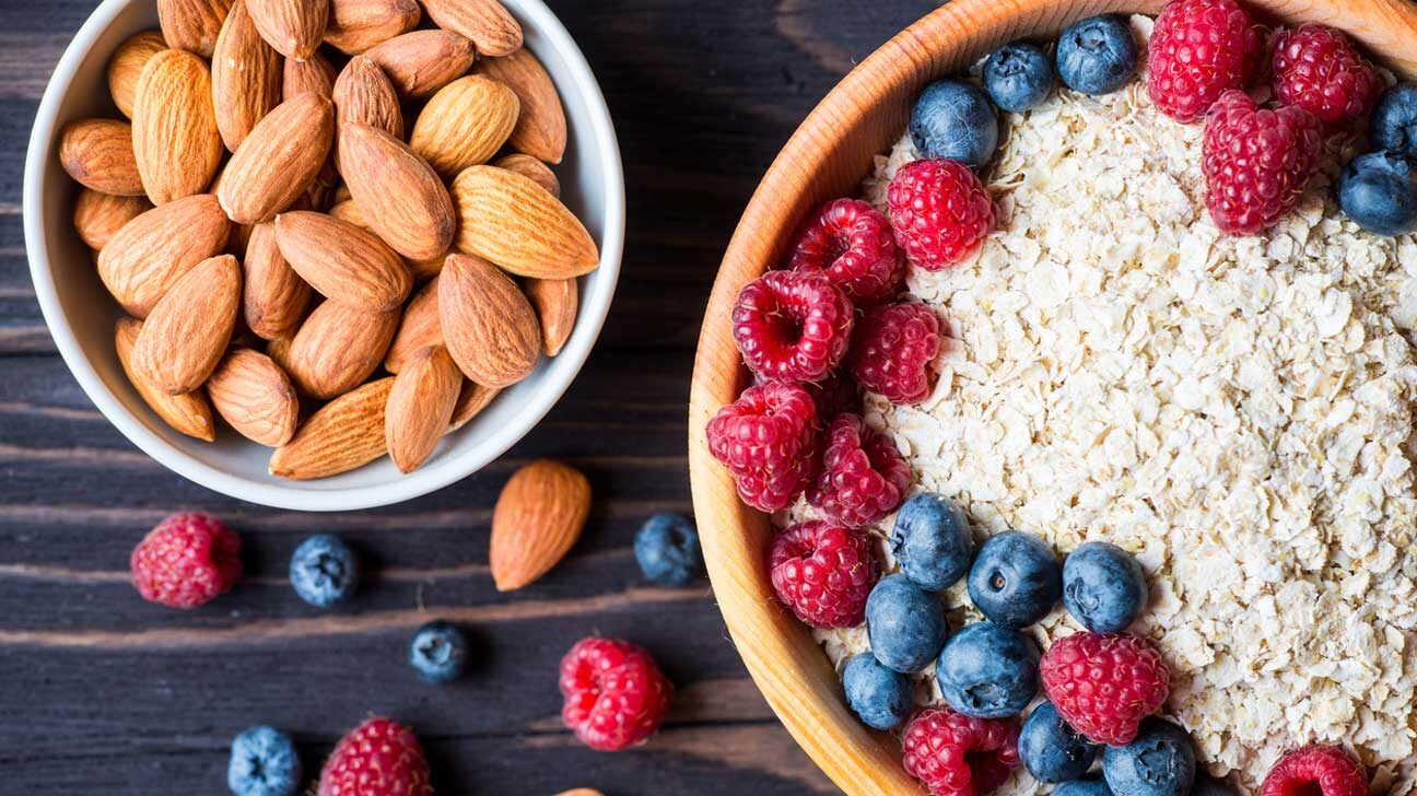 oats-almonds-and-berries-1296x728-7809425
