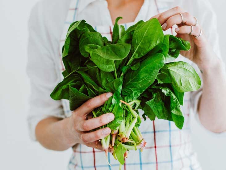 an208-hands-holding-spinach-732x549-thumb-8735315