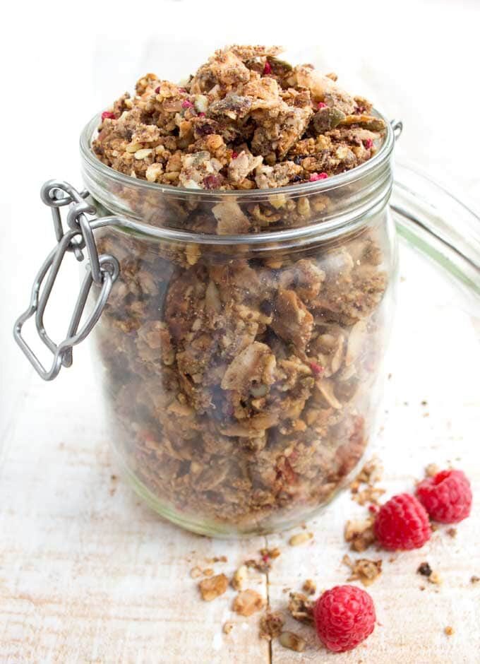 low-carb-granola-sugar-free-keto-crunchy-4237789