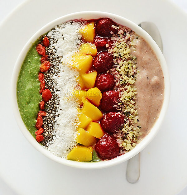 superfood-smoothie-bowl1-w-9724273