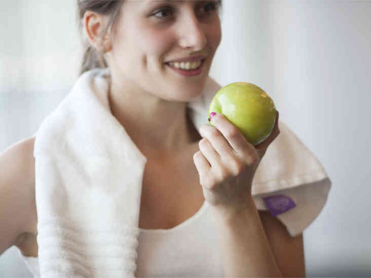 young-woman-holding-granny-smith-apple